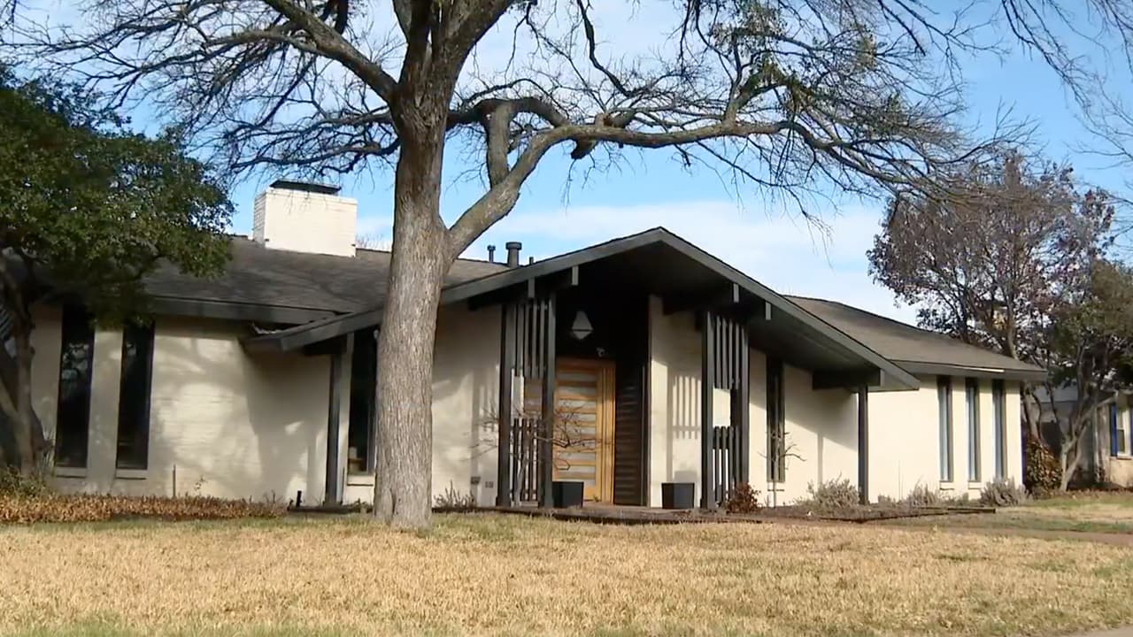 Un vecino alertó de “actividad sospechosa” dentro de una casa de renta y terminó por desmantelar una red de prostitución en Dallas