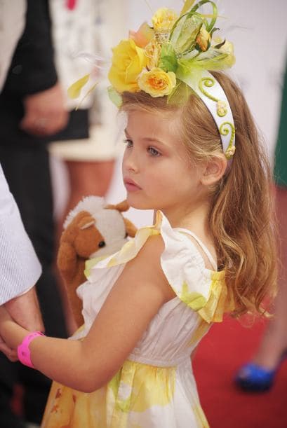 Dannielynn nació el 7 de septiembre de 2006. Tres días después, su hermano Daniel, de 20 años, murió en la habitación del hospital donde se encontraban Anna Nicole y su bebé recién nacida, a consecuencia de una mezcla de medicamentos. La modelo falleció cinco meses después por la misma causa.