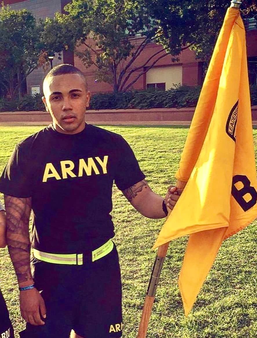 “La pérdida de Robert "DJ" Bryant no es solo una pérdida para la Guardia Nacional de Arizona, sino para toda nuestra comunidad. Nuestros corazones están con su familia y amigos. Se le extrañará mucho”, publicó la Guardia Nacional de Arizona en Twitter. 
<br>