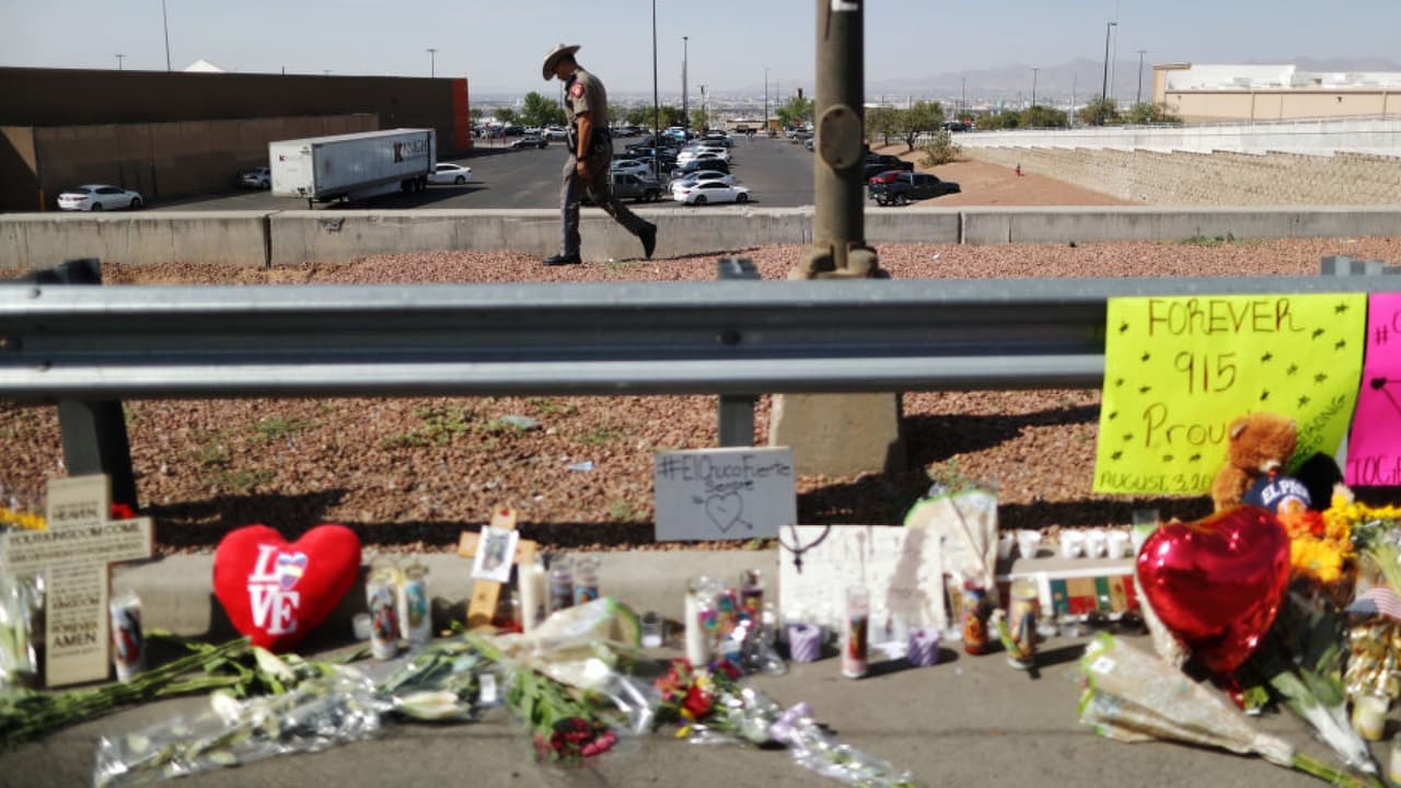 “Siento nervios de salir a la calle”: comunidad hispana expresa su miedo tras masacre en El Paso