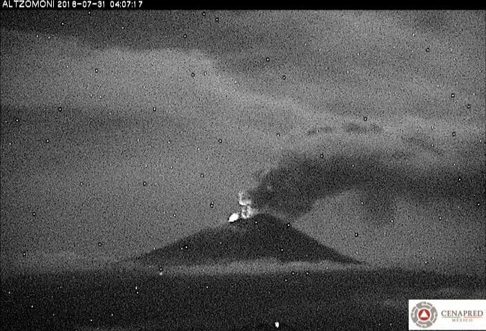 Alerta en seis municipios del centro de México tras fumarola del Popocatépetl que alcanzó 1.2 millas de altura