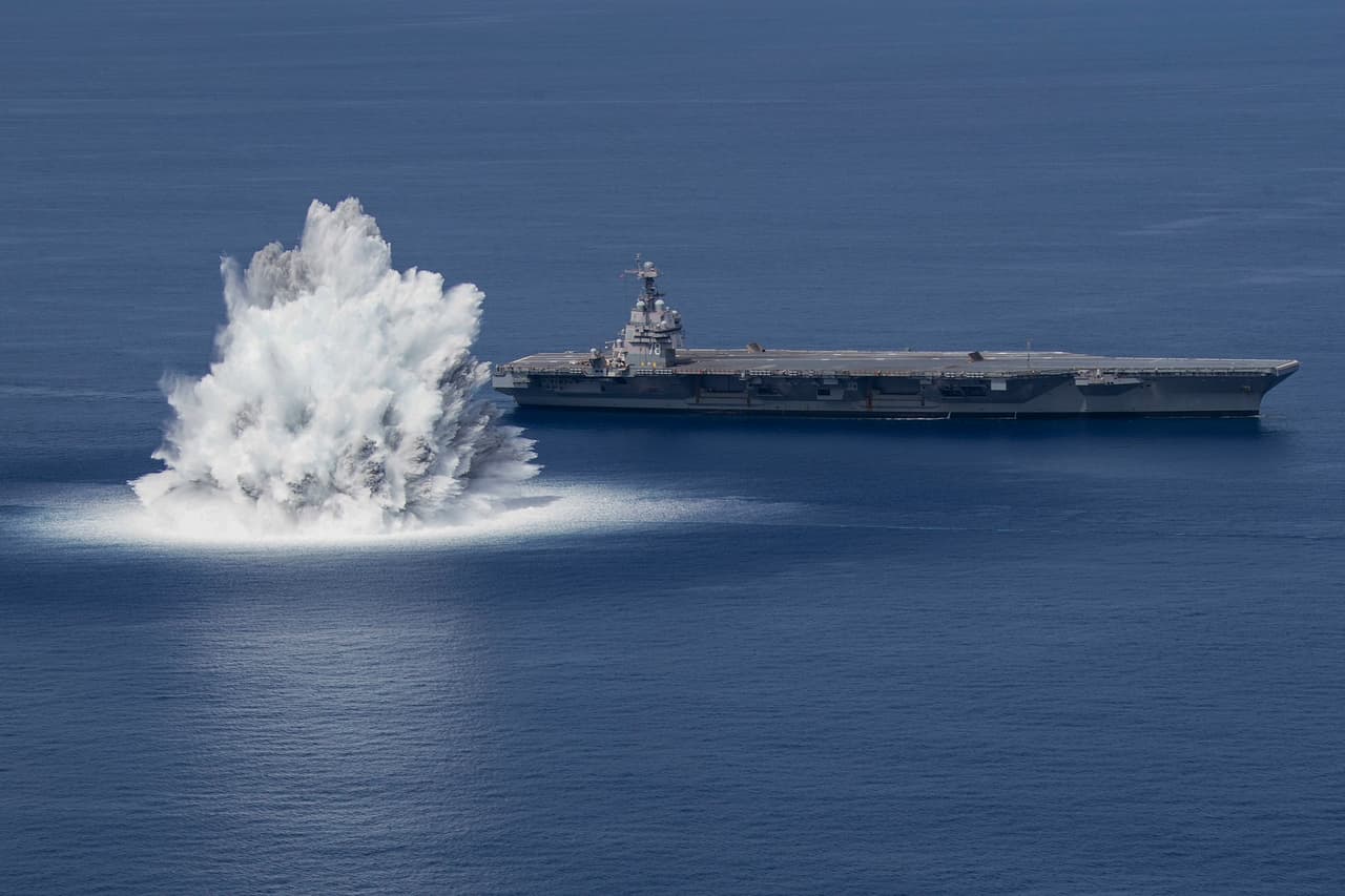 El portaaviones USS Gerald R. Ford (CVN 78) 
<a href="https://www.navy.mil/Press-Office/Press-Releases/display-pressreleases/Article/2663444/uss-gerald-r-ford-cvn-78-completes-first-full-ship-shock-trial-event/" target="_blank">superó su primera prueba de explosivos</a> llevada a cabo en el Océano Atlántico este viernes, informó en un comunicado la Marina estadounidense.