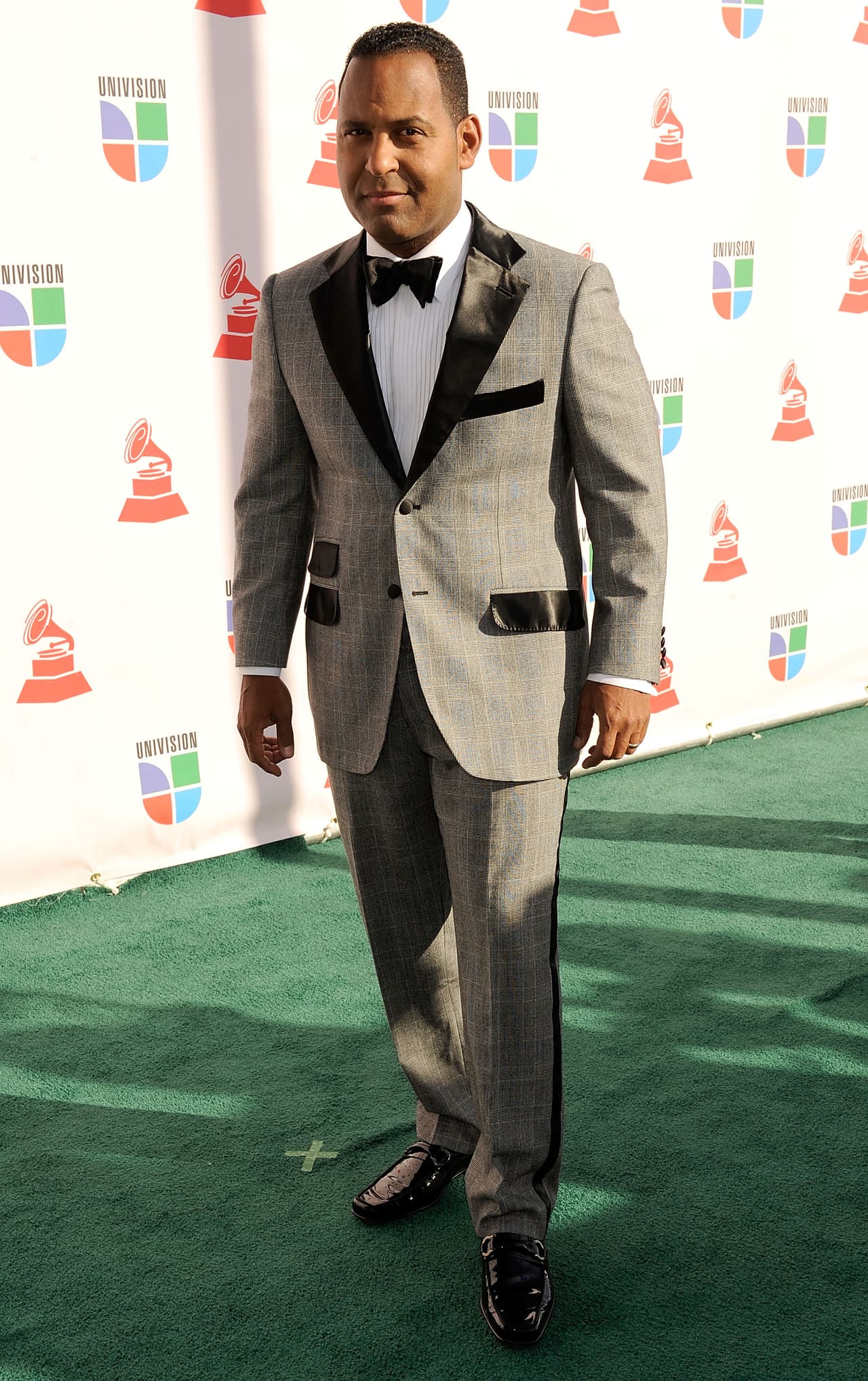 2009. Para este año el look fue totalmente distinto al de años posteriores, se atrevió a probar con una tonalidad que le vino perfecta.