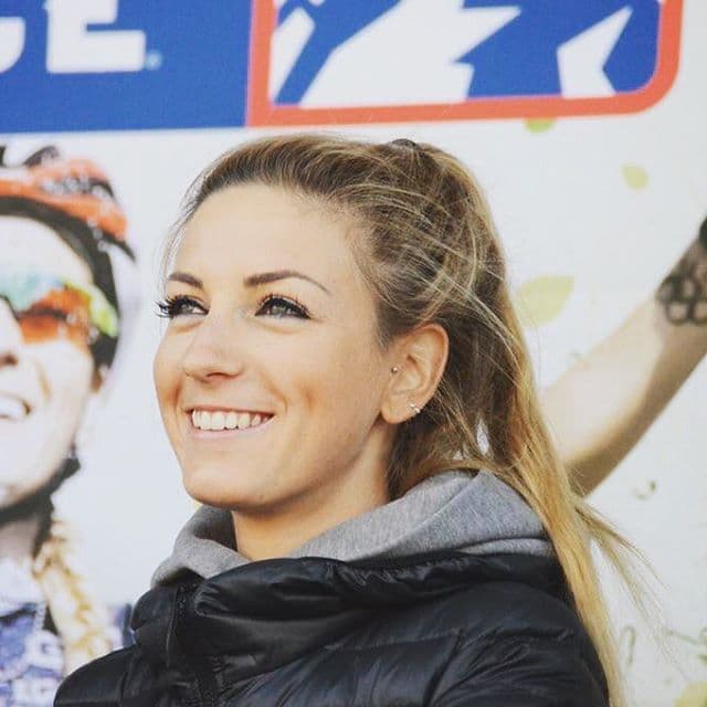 Ella es la hermosa Pauline Ferrand Prevot.