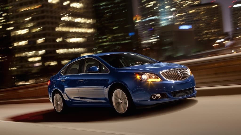 <b>Buick Verano</b>: Las ventas del Buick Verano se han desplomado por que Buick decidió no darle una segunda oportunidad a este sedán compacto basado en el Chevrolet Cruze, que no regresará a Estados Unidos después del año 2017.