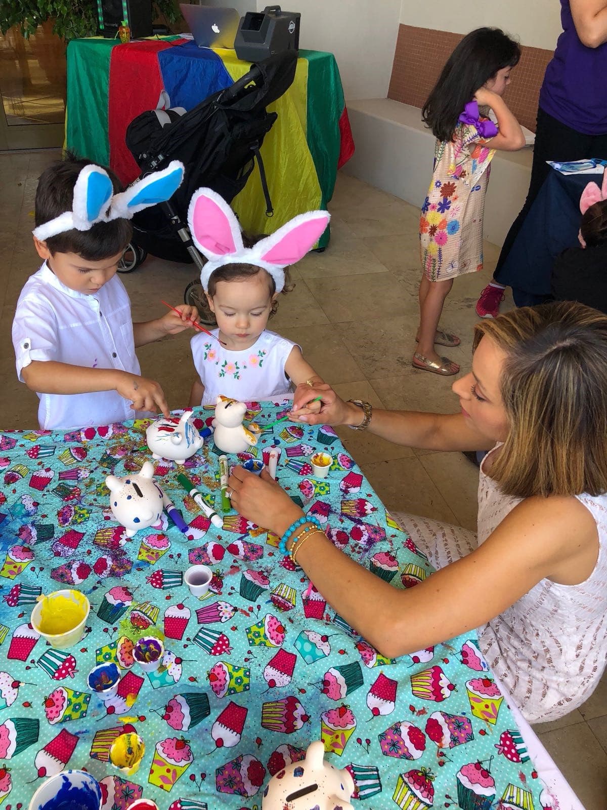 Los hijos de nuestra conductora se pusieron unas coquetas orejas para lucir conforme a la ocasión.