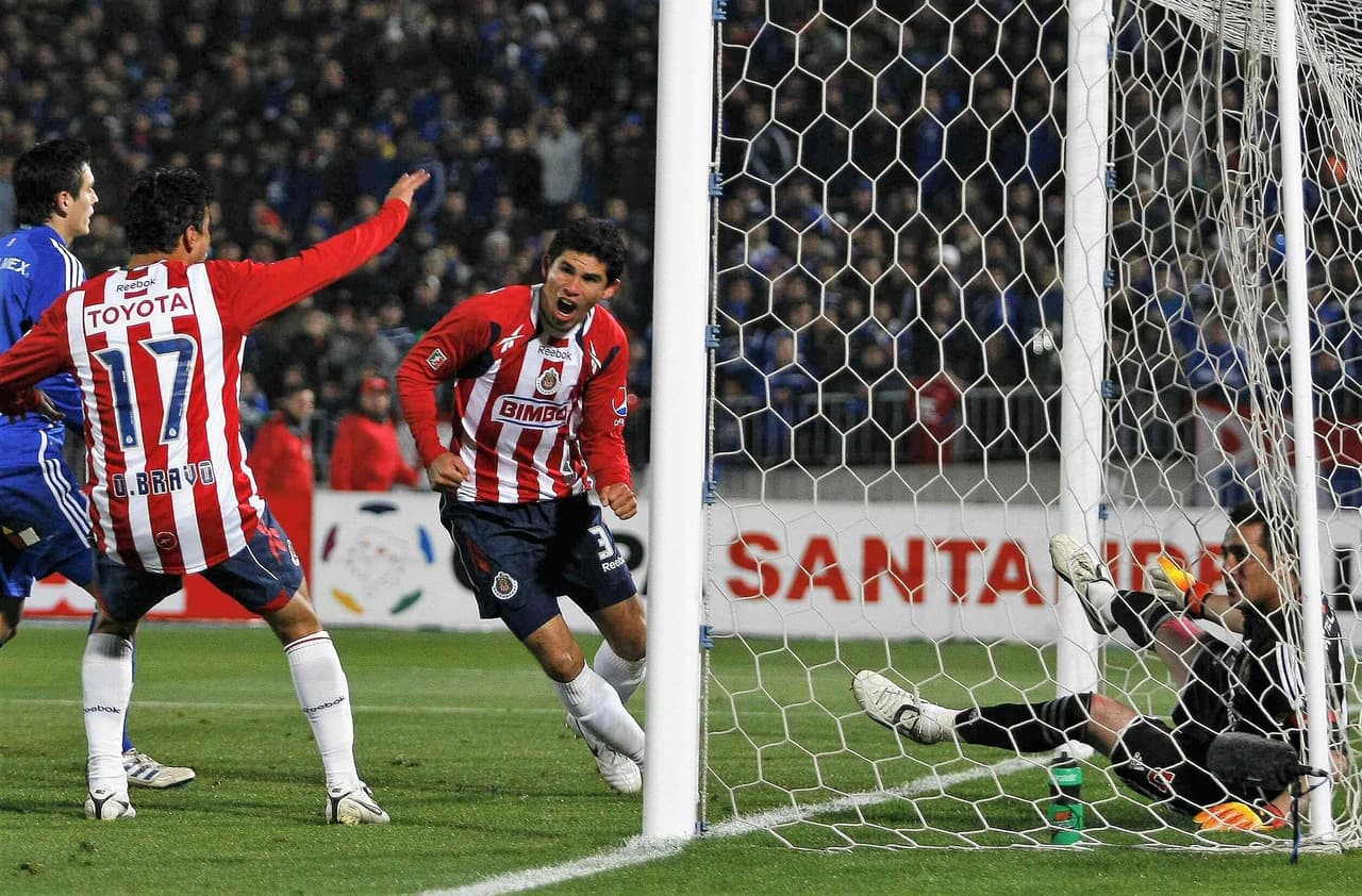 <b>2010</b>. El juego de Vuelta de la Semifinal de la Copa Libertadores en el Estadio Nacional en Santiago deparó en un triunfo de 2-0 de las Chivas sobre la Universidad de Chile.