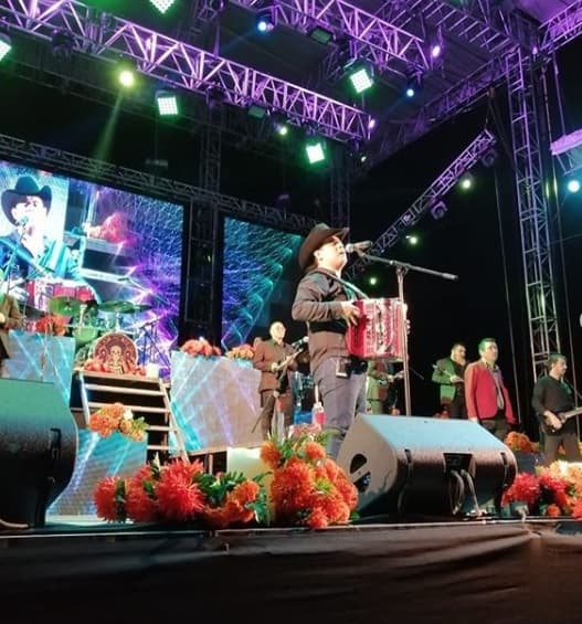 Alfredo Olivas era uno de los artistas que deseaba morir en un escenario, pero a raíz de un 
<b><a href="https://www.univision.com/chicago/wgbo/alfredo-olivas-habla-sobre-el-atentado-que-sufrio-video" target="_blank">atentado que sufrió </a></b>en febrero de 2015, ahora su opinión es otra. 
<br>