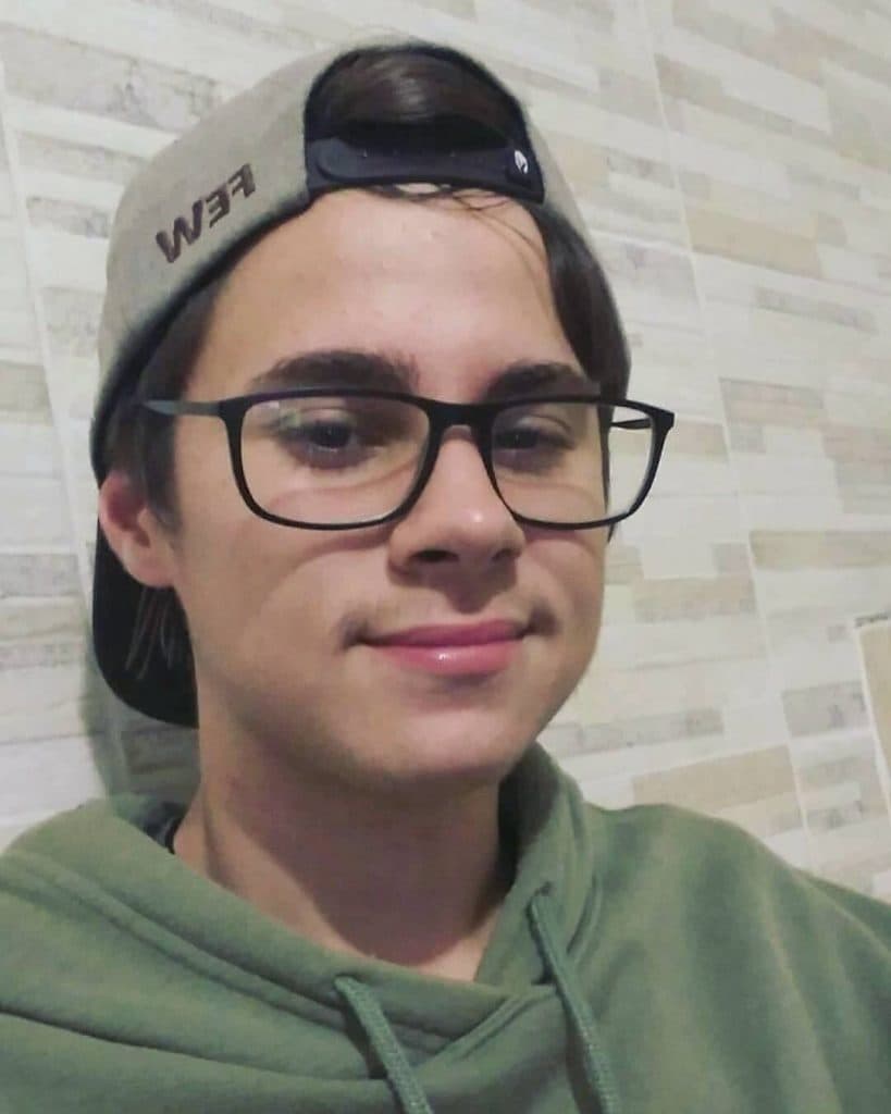 Un actor brasileño de 22 años y su progenitores fueron asesinados el domingo en São Paulo por el padre de su novia, quien se dio a la fuga tras efectuar los disparos, confirmaron este lunes fuentes oficiales según reseña un cable de EFE.