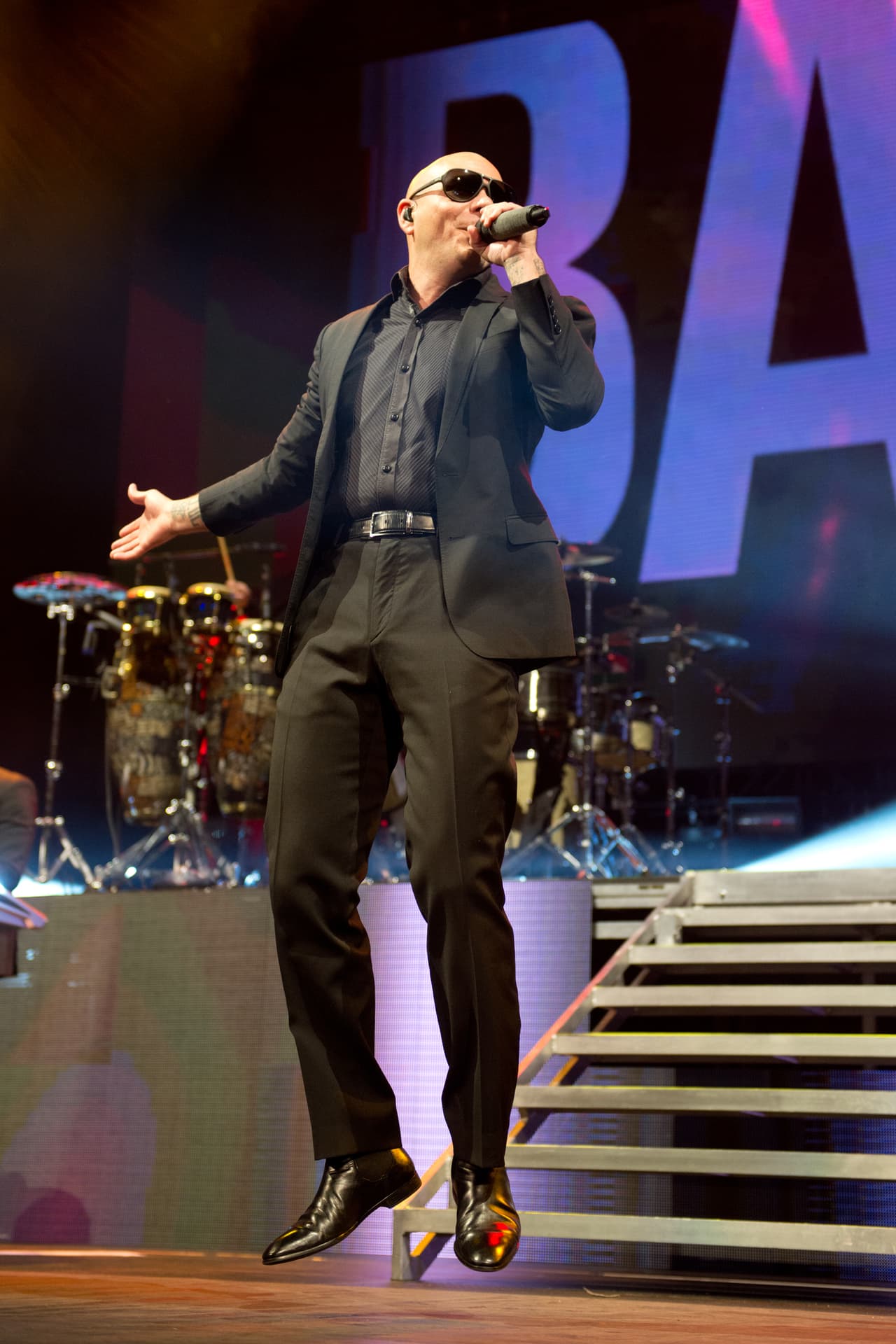 ¡Pero qué elegancia! Pitbull es el rey de la música urbana y también ha llamado la atención por su forma de vestir.