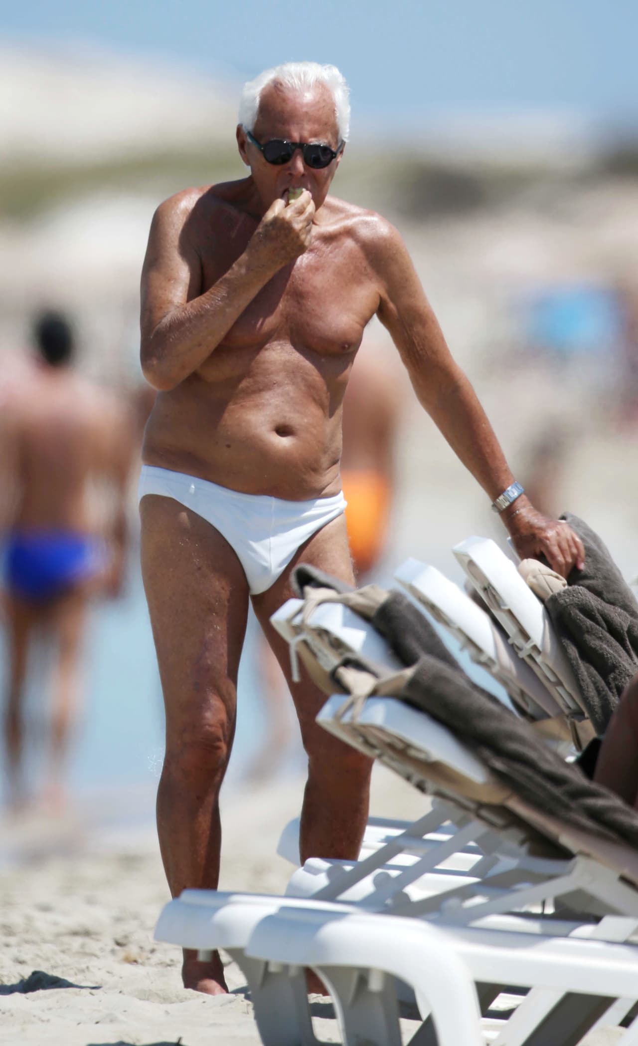Giorgio Armani en traje de baño