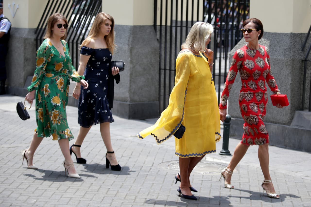 Al parecer, los vestidos largos, coloridos y de caída ligera son unos de sus favoritos.