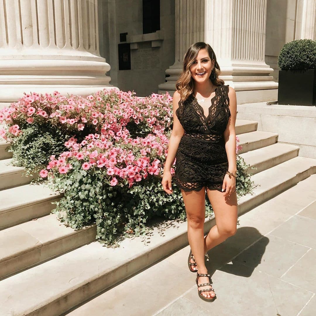 Este bello 'jumpsuit' lo llevó en una de sus coberturas en Inglaterra. "Cuando personas como Blanka Style comparten su talento conmigo. Hoy entrevisté al elenco de 'Hobbs & Shaw' y todos (les juro todos) tuvieron algo que decir sobre este look. Gracias Blanca", expresó la más joven del talento de Despierta América.