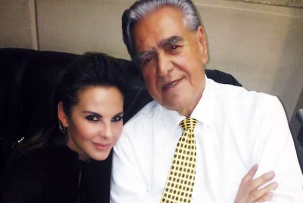 Al ser cuestionado sobre si su hija Kate le enviaba dinero, respondió: "Yo no sé en dónde salió que mi hija Kate me mandaba dinero, pero no, no es necesario", enfatizó.