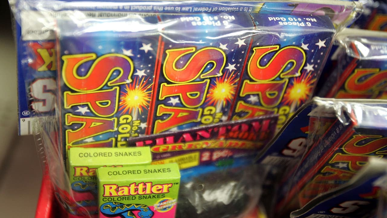 No obstante, usted podrá disfurtar de eventos de fuegos artificiales por todo el estado, incluyendo Chicago. Espectáculos de fuegos artificiales ya han sido anunciados para Chicago, ofrecidos por la alcaldesa 
<b><a href="https://www.univision.com/local/chicago-wgbo/chicago-declara-racismo-sistemico-crisis-salud-publica">Lori Lightfoot </a></b>junto con el Deartamento de Asuntos Cuturales de la Ciudad.