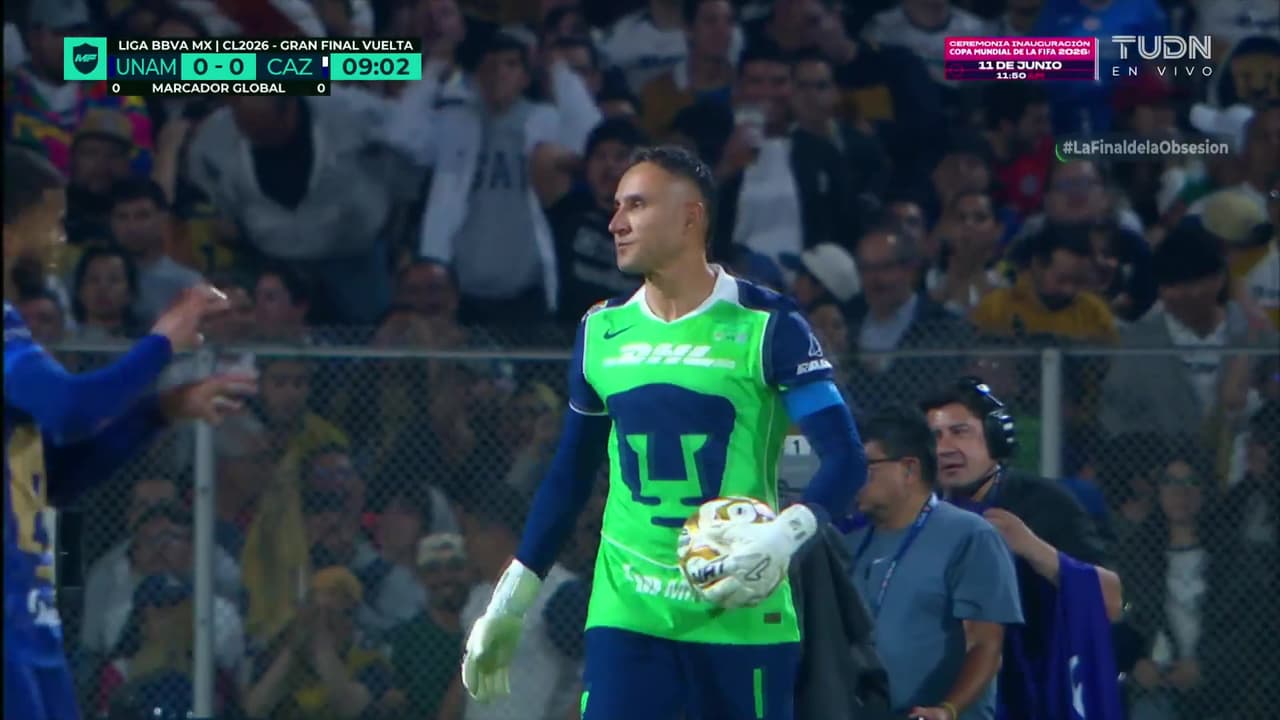 ¡Se marcó fuera de juego pero esa atajada increíble de Keylor Navas se merece los aplausos!