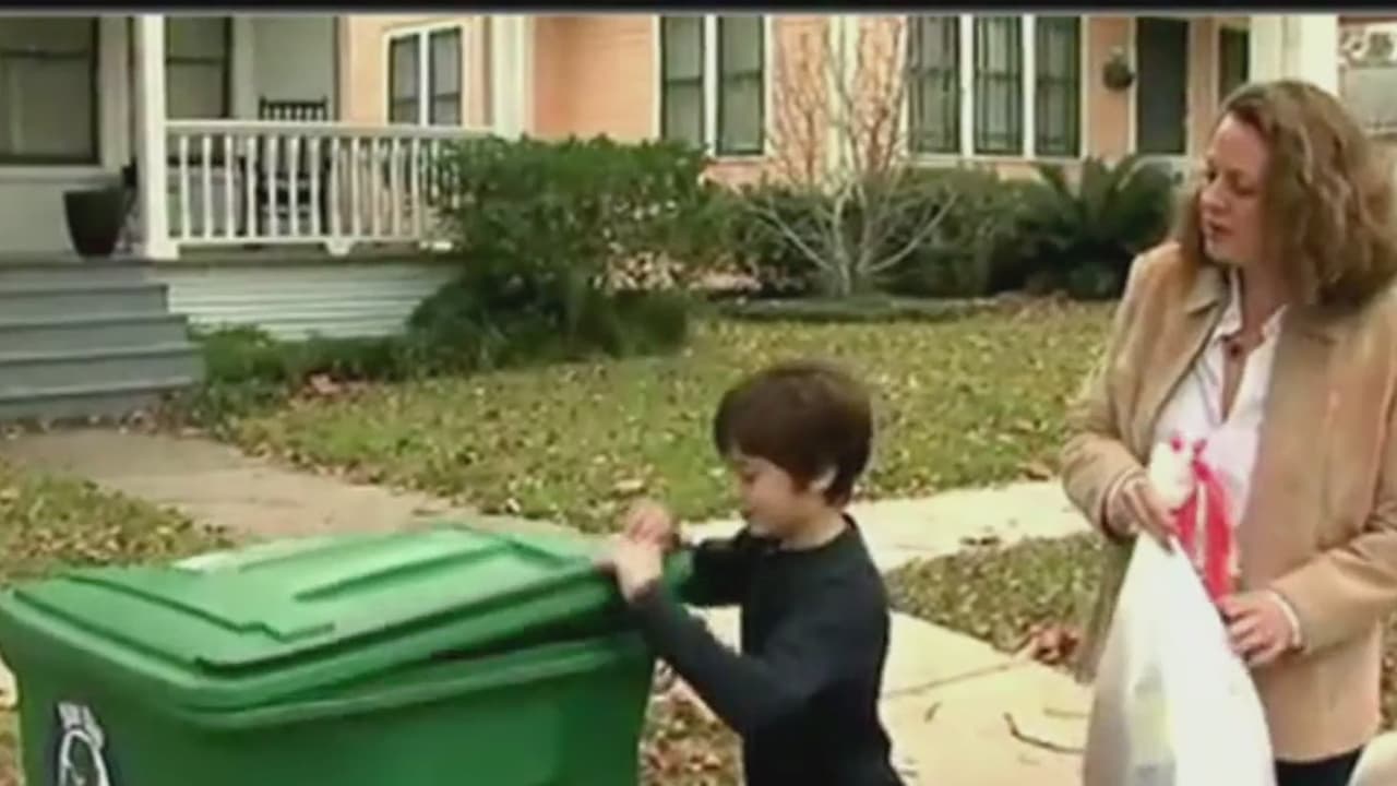 Estos son los residuos que puedes colocar en el bote azul de reciclaje si vives en San Antonio