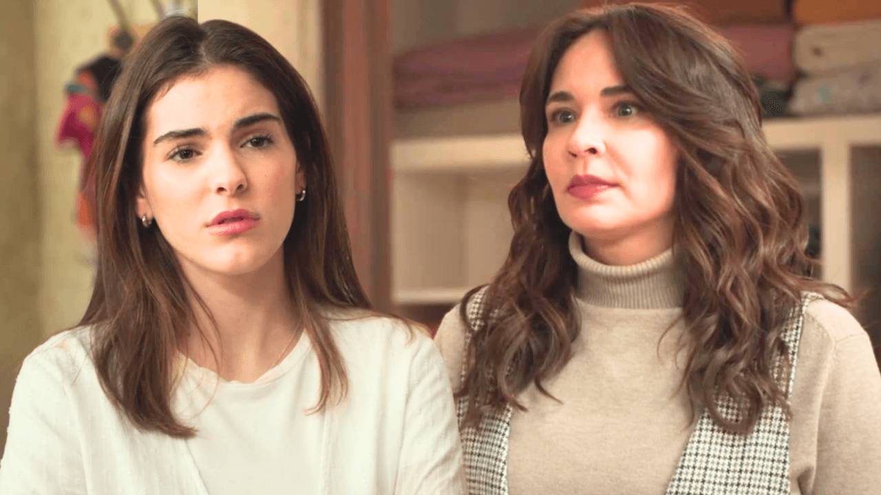 Aura enfrenta a Mónica por Rebeca | Hermanas, Un amor Compartido | Capítulo 30