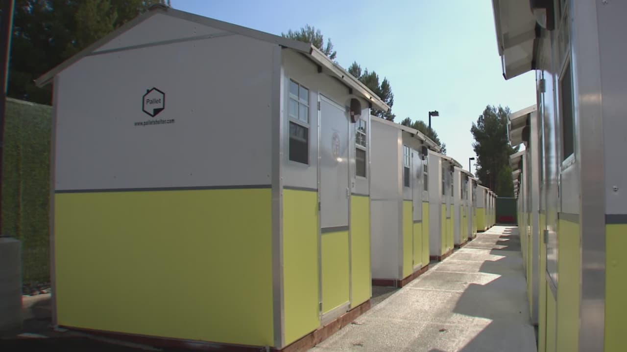 Un techo de esperanza: así son las microviviendas que Los Ángeles está poniendo a disposición de desamparados