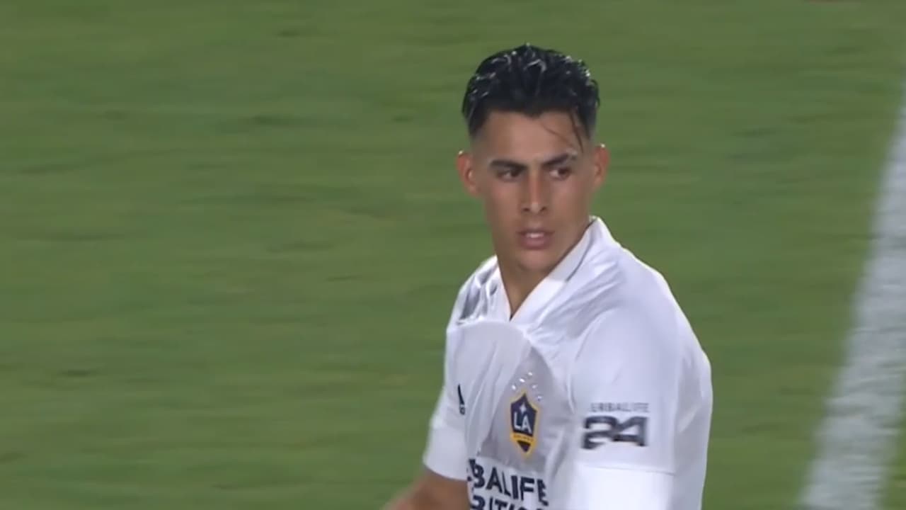 Cristian Pavón puso el tercero del Galaxy con buena jugada