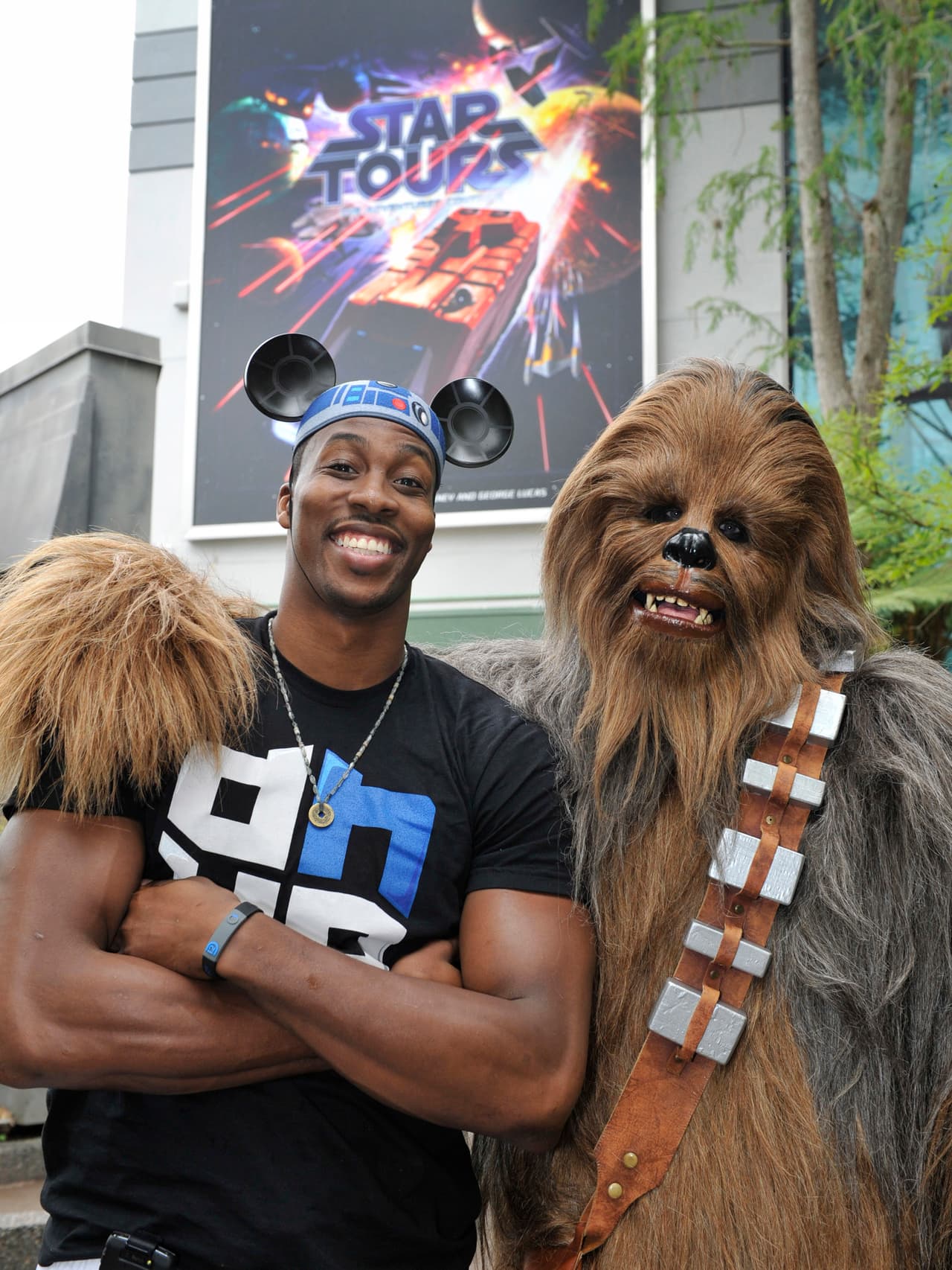 Como parte de este evento, algunos cines tendrán un maratón de las primeras 6 películas seguido por The Force Awakens en 3D.