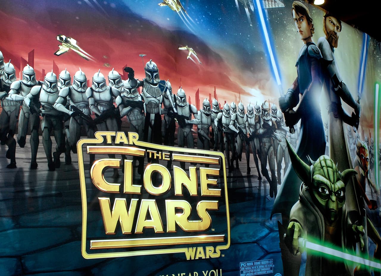 Comenzando en el 2003 se creó una adaptación animada titulada "Star Wars: Clone Wars". El show recuenta los eventos y peleas de la guerra más grande en el Old Republic.