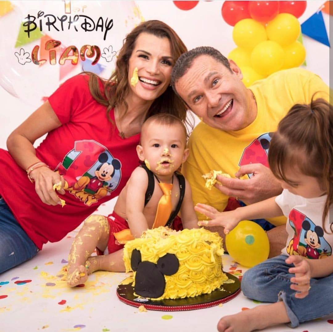 Alan y Cristy llevan más de cuatro años de casados, a través de las redes sociales se expresan su infinito amor entre ellos y con la familia.
<br>