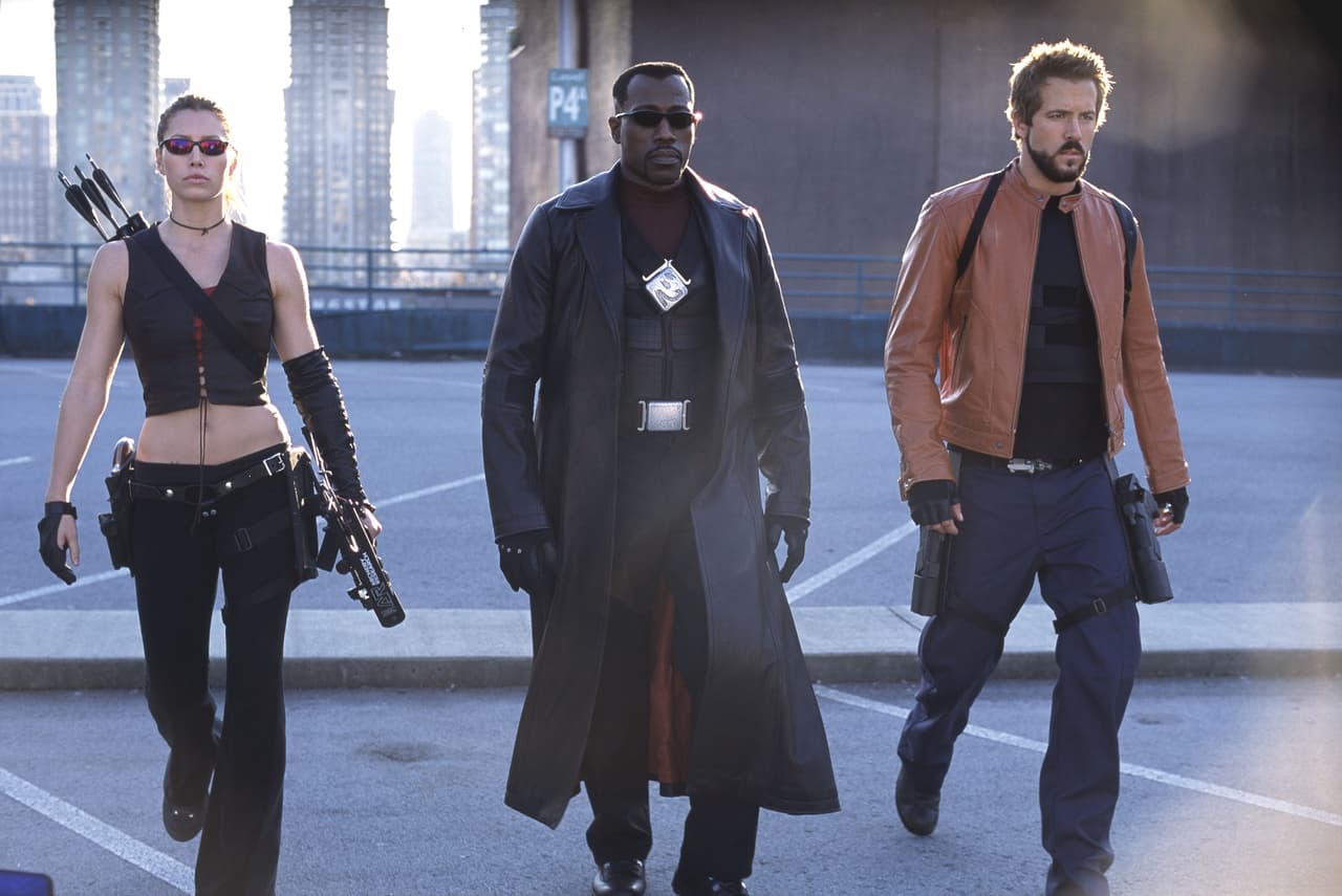 <b>‘Blade: Trinity’ (2004)</b>
<br>El cierre de la trilogía de Blade con Wesley Snipes en el cine puso al vampiro que puede caminar de día en contra de Drácula; no obstante, los críticos señalaron que la cinta se enfoca más en el estilo que en la sustancia y hace un reciclado de temas e historias muy vistas. La calificación que tiene en Rotten Tomatoes es de 25 por ciento.