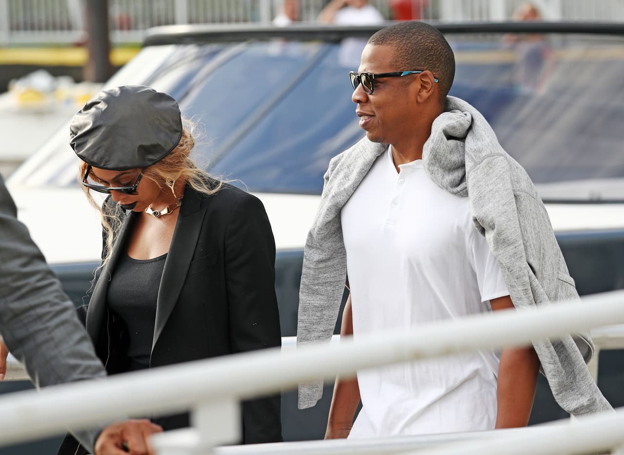 La famosa pareja estaba lista para abordar un bote muy lujoso.