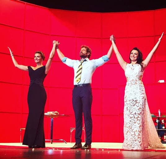 Cecilia Galliano, Gabriel Soto e Irina Baeva protagonizaban la obra '¿Por qué los hombres aman a las cabronas?' y salían de gira por largas temporadas.