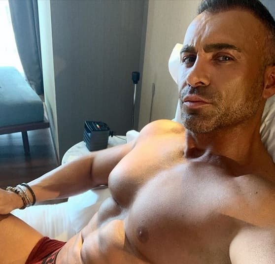 Sobre las críticas que él enfrenta por sus comentarios acerca de las celebridades, el argentino dijo que "evidentemente algunas son más susceptibles, pero 
<b>nunca ha sido un tema de ofender</b> a la mujer ni crear 'bullying' ni misoginia. De hecho, trabajo con mujeres, tengo muchas amigas y mis pacientes son mujeres".