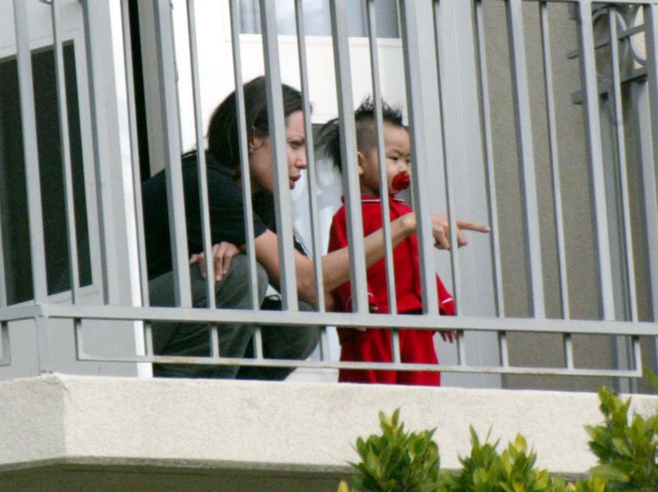 Originario de Camboya, Maddox Jolie-Pitt es el hijo mayor de Angelina Jolie y Brad Pitt. El joven fue adoptado por la actriz de ‘Maléfica’ en 2002, a menos de un año de haber nacido.
<br>