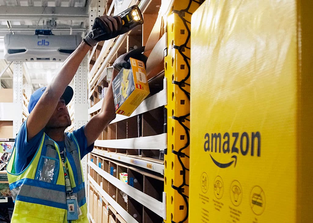 Amazon recortará unos 14,000 empleos corporativos a partir de este martes (y se espera que los despidos continúen)
