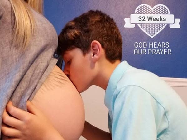 La actriz compartió cómo fue que se despidió de su hijo Mauricio: "Me hacen la cesárea y digo: 'lo quiero ver'. Tengo que agradecer a la sala de parto, a las enfermeras porque me dieron la oportunidad de ver, de abrazar, de escanear a Mauricio, Víctor (su esposo) también lo pudo cargar, pudimos los dos como papá y mamá disfrutarnos. Sí les puedo decir que era un bebé hermoso, tan perfecto, completito, simplemente estaba dormidito, lo vimos dormidito, una carita de ángel preciosa, pudimos besarlo, abrazarlo el tiempo que quisimos".