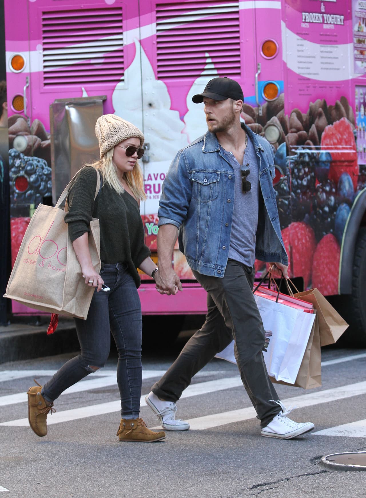 La pareja salió de compras por las calles de la Gran Manzana.