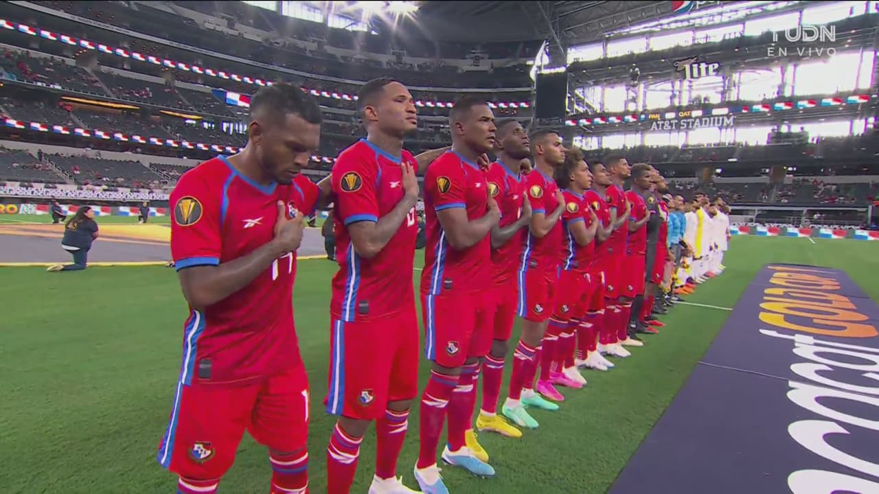 Se entonan los himnos de Panamá y Catar