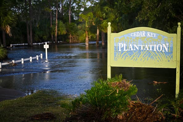 En Cedar Key, 
<b>las autopistas y puentes quedaron prácticamente bajo el agua y las inundaciones</b>, siendo unas de las zonas más afectadas en Florida.