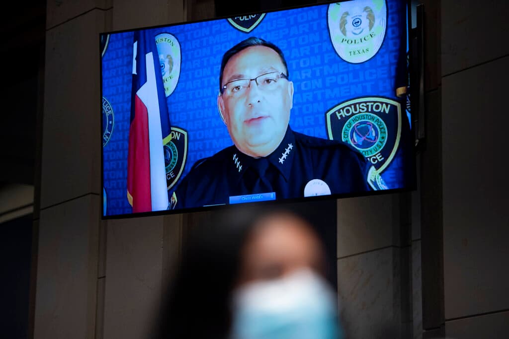 Un policía de Houston está entre los asaltantes al Capitolio y es investigado por el FBI