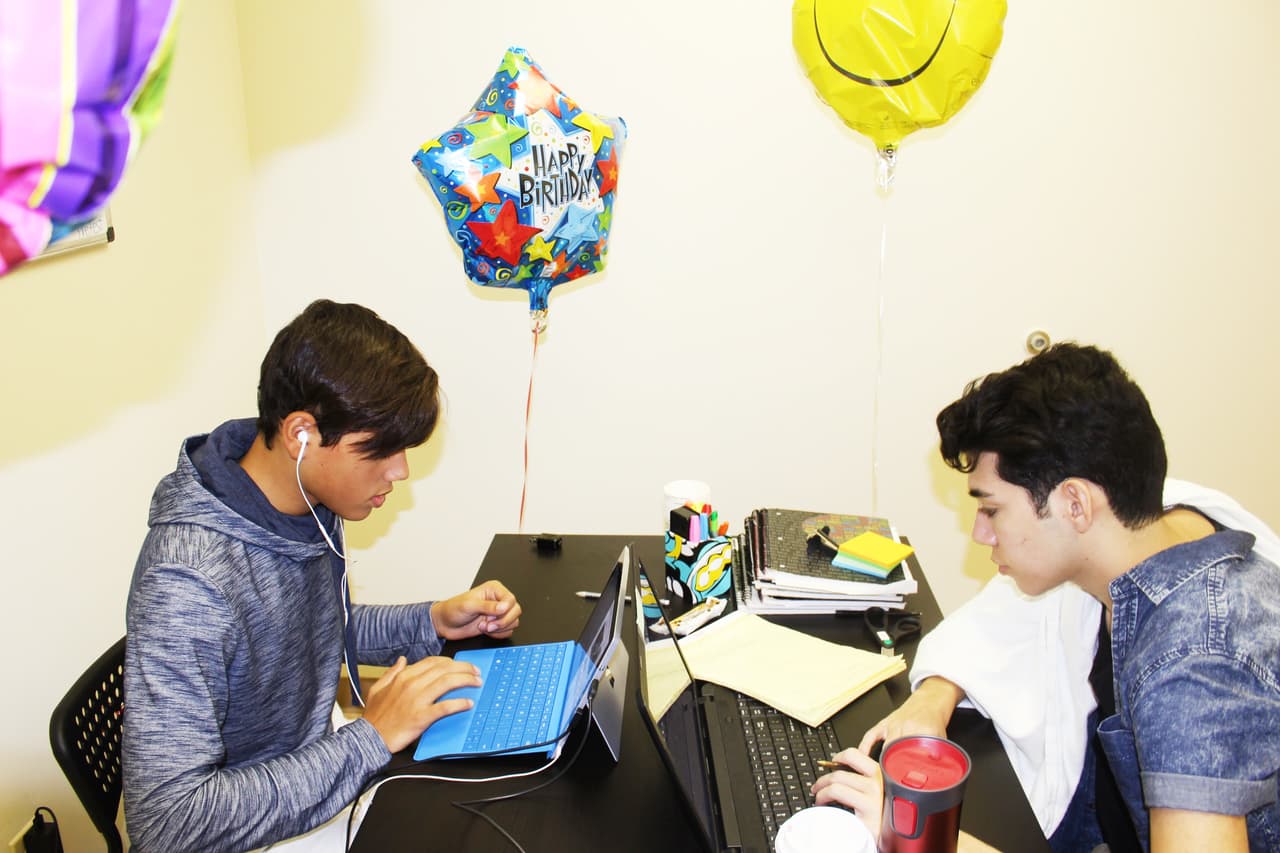Los chicos de La Banda no paran ni un solo minuto. Nos metimos a sus ensayos y hasta en sus horas de estudio.