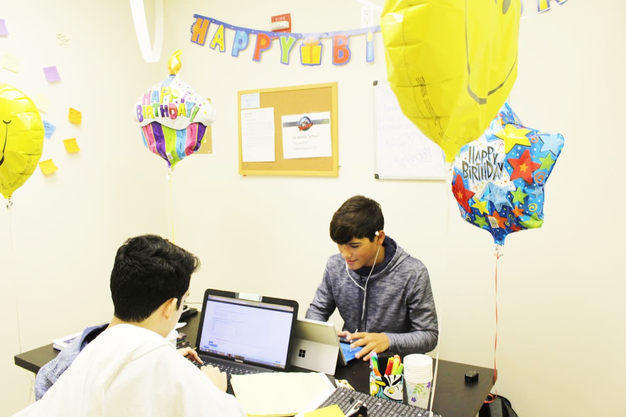 Los chicos de La Banda no paran ni un solo minuto. Nos metimos a sus ensayos y hasta en sus horas de estudio.