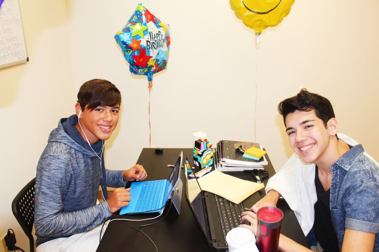 Los chicos de La Banda no paran ni un solo minuto. Nos metimos a sus ensayos y hasta en sus horas de estudio.