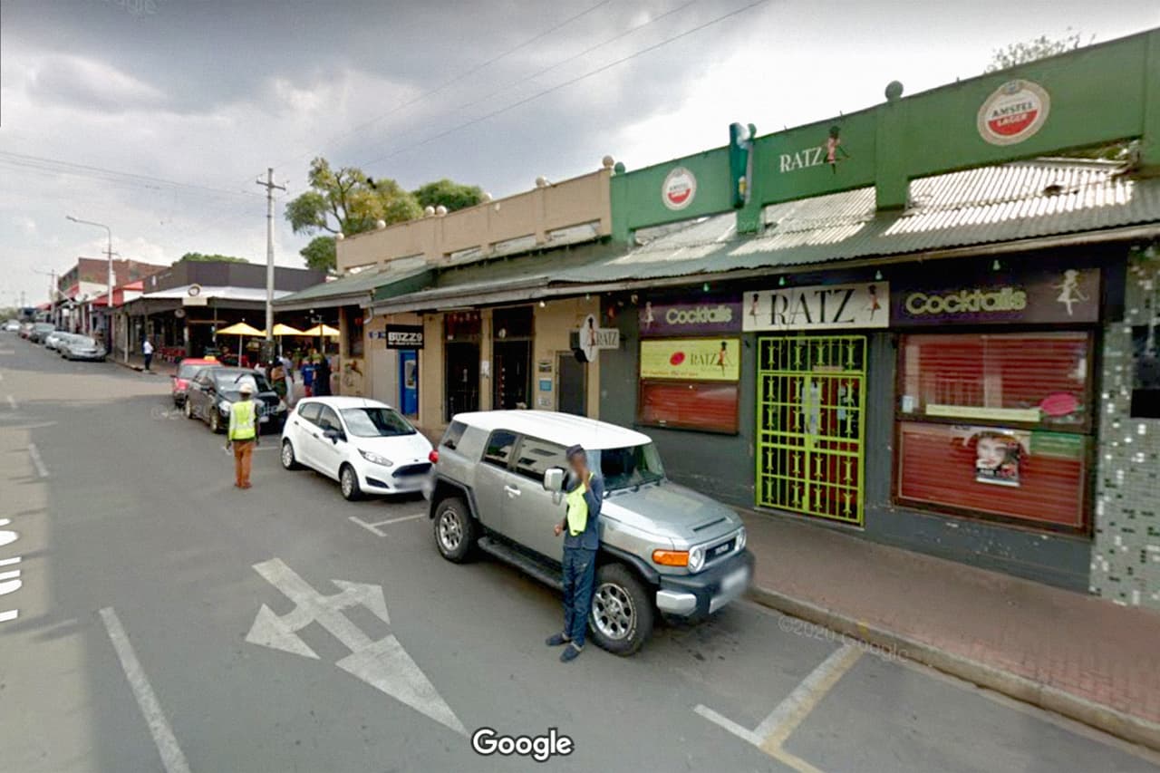 <b>Puesto 12. Calle Séptima, Johannesburgo</b>
<br>
<br>“Casi toda la calle está llena de restaurantes, pubs y discotecas, lo que la convierte en el lugar ideal para disfrutar una noche en la ciudad”, se lee en Time Out. 
<br>
<br>La oferta gastronómica y cultural mantiene llena de gente a esta calle de la ciudad más poblada de Sudáfrica, a cualquier hora del día.
<br>