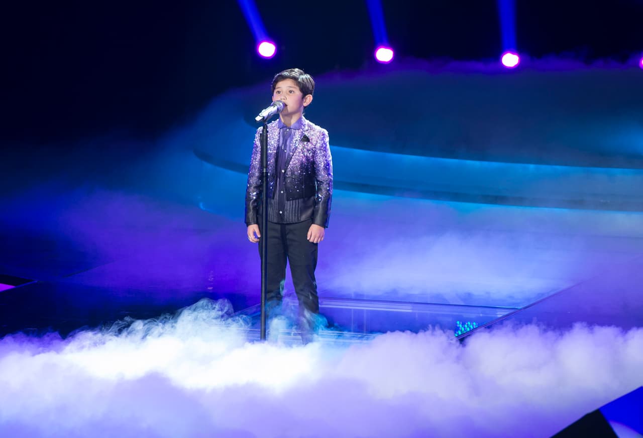 Esta octava gala se puso color de hormiga, se vivió de todo, desde un pleito entre Belinda y Ha Ash, Max Cervantes le declaró su amor a María León, quien fue eliminada junto con los Monsiváis.