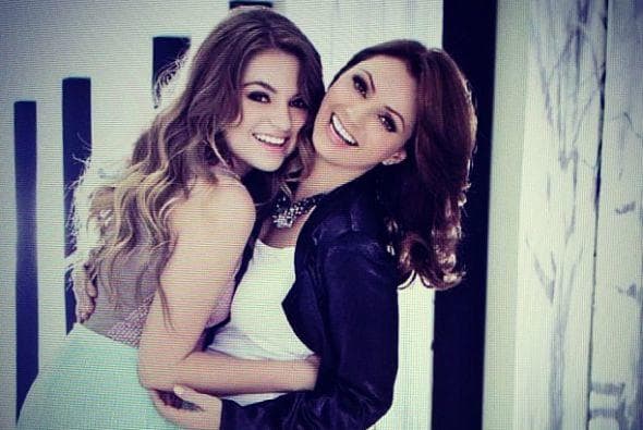 Fue su hija, la también 
<b><a href="https://www.univision.com/famosos/por-mas-noches-asi-angelica-rivera-sorprende-con-cosquillas-a-su-hija-sofia-castro-en-la-cama-video">actriz Sofía Castro</a></b>, quien la llevó de vuelta a Televisa.