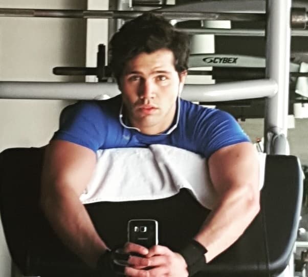 Pardo tenía como destino la Ciudad de México, según informó la División Antidrogas (Dirandro) de la Policía Nacional del Perú. Tras su detención y eventual juicio, fue 
<b><a href="https://www.univision.com/shows/noticiero-univision/nieto-de-la-reconocida-actriz-mexicana-helena-rojo-es-detenido-en-peru-por-transportar-droga-en-su-estomago-video" target="_blank">sentenciado a casi 7 años de cárcel</a></b> en aquel país sudamericano por el delito de tráfico de drogas. 
<br>