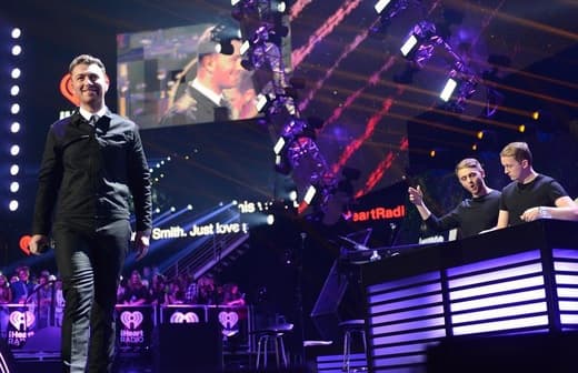 El cantante Sam Smith logró una de las mayores ovaciones de la noche al cantar el tema 'Omen' al lado de Disclosure.