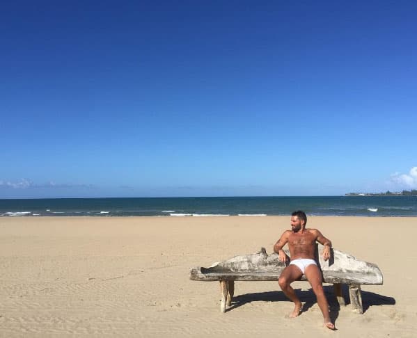 Julián tiene un lavadero que muchos hombres querrían tener.