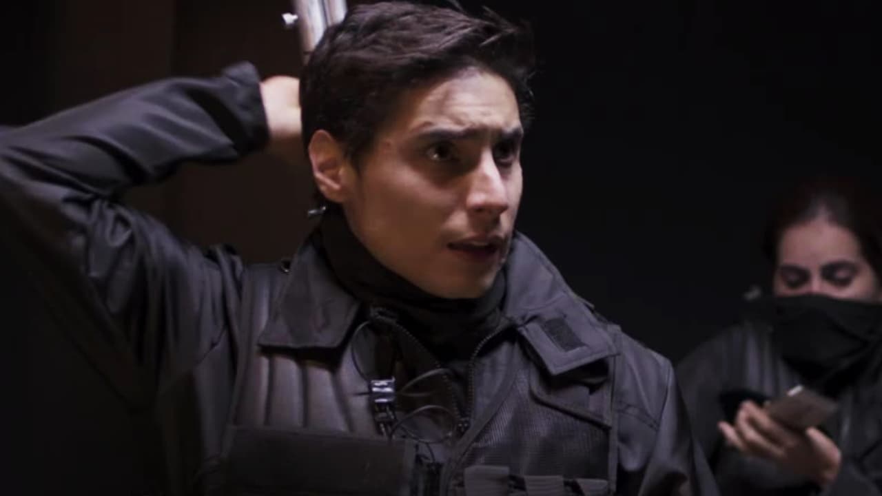 Luego de salvar a doña Cata y a sus amigos de las garras de 'La Mafia del Poder' y del comandante Horacio Escamilla, Manu parecía haber encontrado un momento de paz... pero todo cambió en un par de segundos.