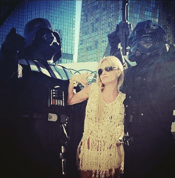 Hace algunos años, cuando era rubia, posó para una revista para caballeros con poca ropa.