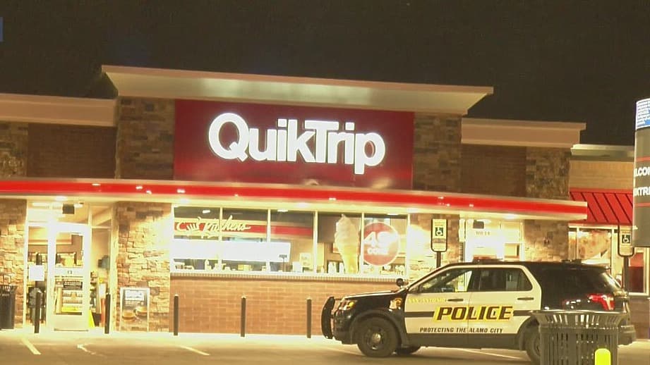 Un hombre encapuchado asalta a mano armada un negocio en la calle West Military 